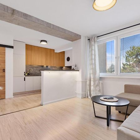 Barbyb Apartment - With Free Parking ブラチスラヴァ エクステリア 写真